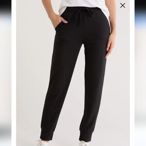 HUE Black Jogger Pants